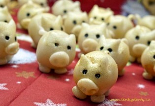 Jedlé dekorace a carving